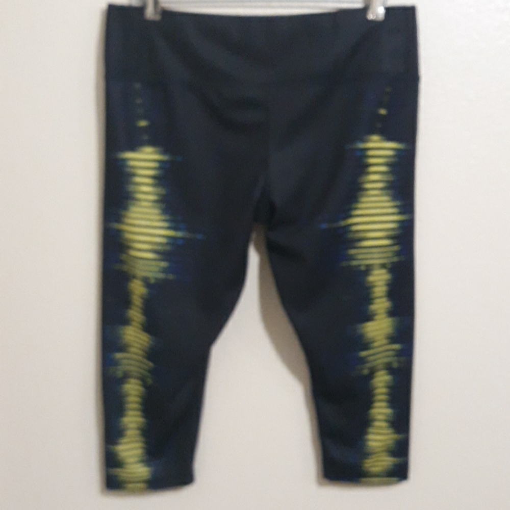 Adidas Tech fit Size XL Capri Leggings